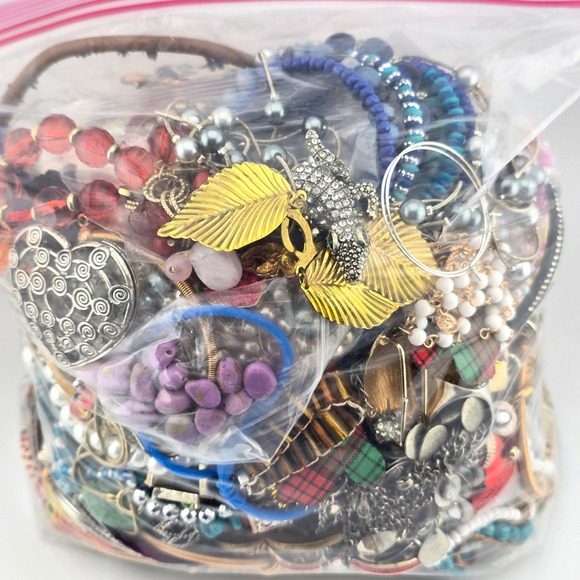 Unbranded Jewelry - 7lb Jewelry Craft Bag #2 - Bulk Lot Assorted Upcycle Broken Chains Beads & More